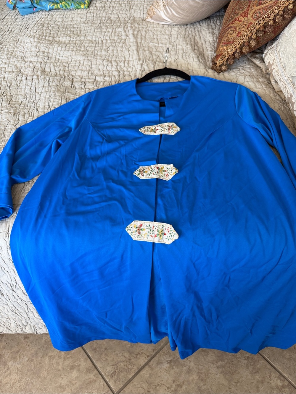 Bright Blue Tunic with Floral Toggle Accents vibes beater nylon small/Med 1960’s - Picture 2 of 8